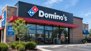 Domino's Pizza Prepares for Critical Third-Quarter Earnings Following Recent Stock Weakness